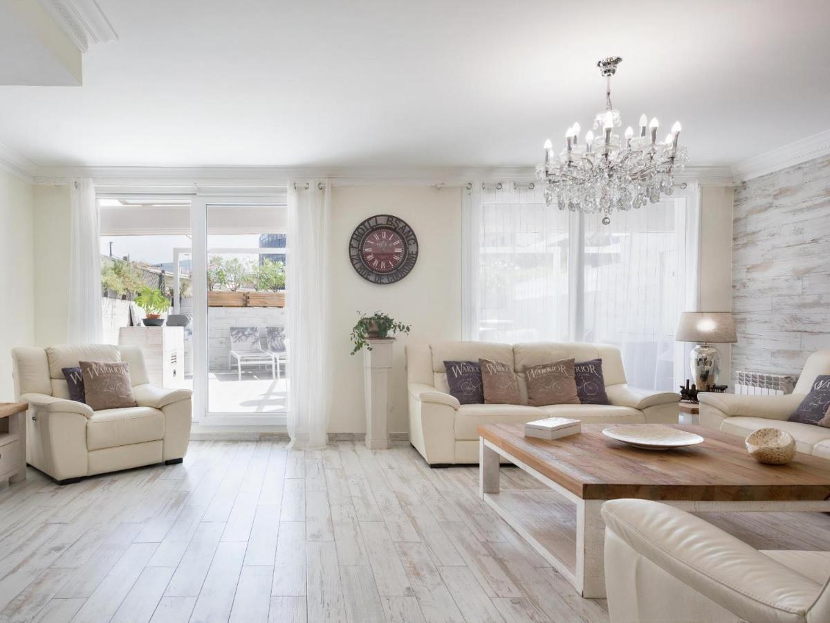 Sitges Spaces Mediterranean Apartments 5 Bedrooms, 4 Bathrooms, 75M2 Terrace, Centre Sitges- Sleeps 11 Ngoại thất bức ảnh