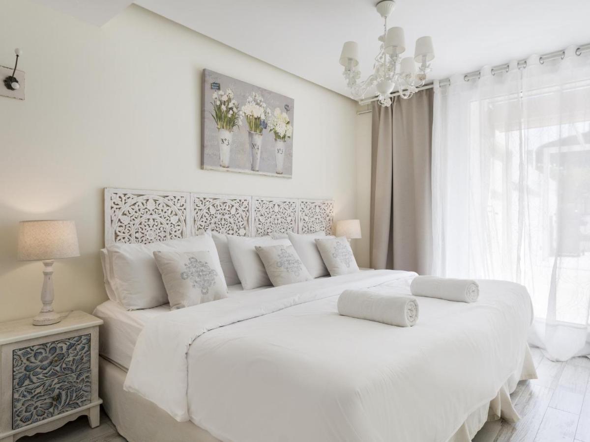Sitges Spaces Mediterranean Apartments 5 Bedrooms, 4 Bathrooms, 75M2 Terrace, Centre Sitges- Sleeps 11 Ngoại thất bức ảnh