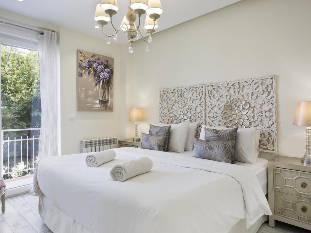Sitges Spaces Mediterranean Apartments 5 Bedrooms, 4 Bathrooms, 75M2 Terrace, Centre Sitges- Sleeps 11 Ngoại thất bức ảnh