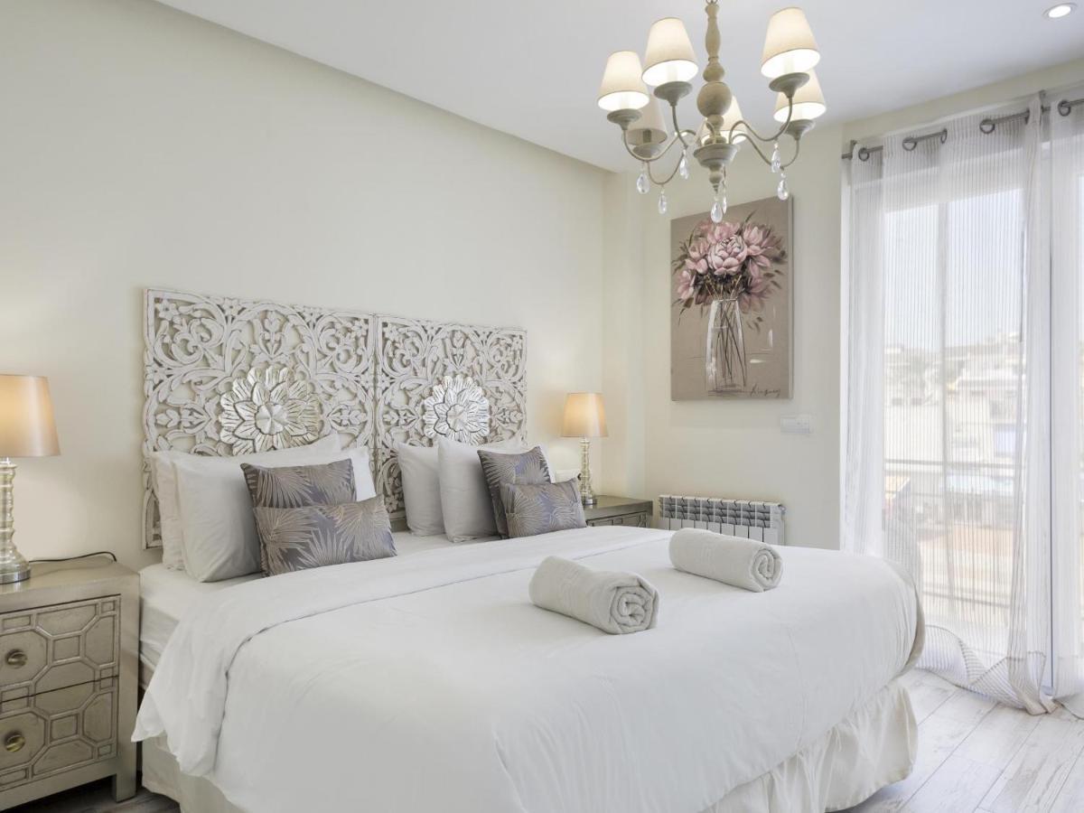 Sitges Spaces Mediterranean Apartments 5 Bedrooms, 4 Bathrooms, 75M2 Terrace, Centre Sitges- Sleeps 11 Ngoại thất bức ảnh