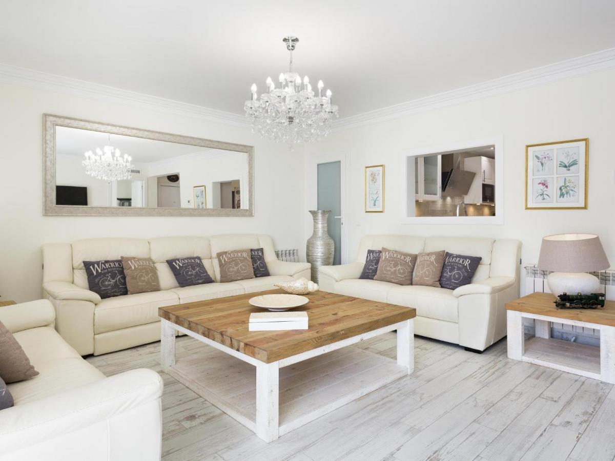 Sitges Spaces Mediterranean Apartments 5 Bedrooms, 4 Bathrooms, 75M2 Terrace, Centre Sitges- Sleeps 11 Ngoại thất bức ảnh