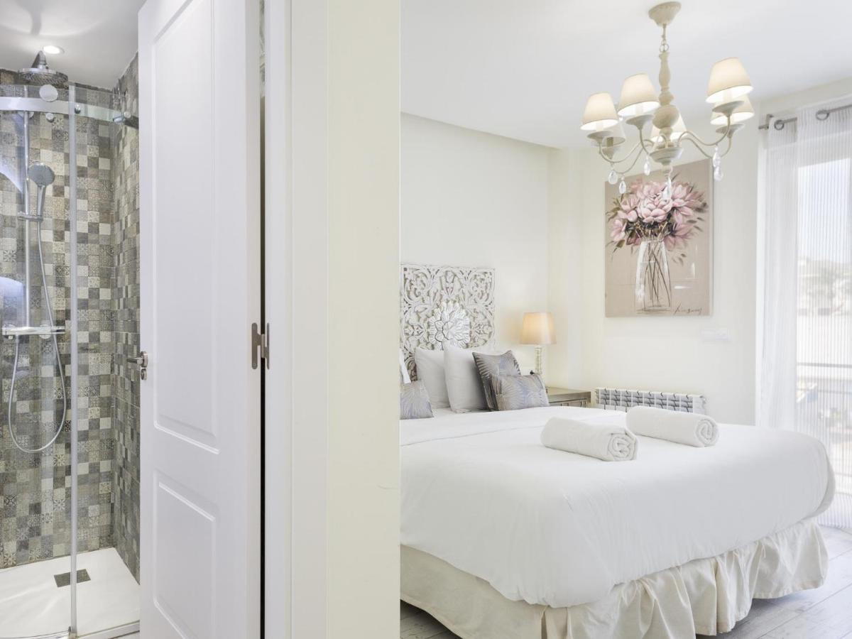 Sitges Spaces Mediterranean Apartments 5 Bedrooms, 4 Bathrooms, 75M2 Terrace, Centre Sitges- Sleeps 11 Ngoại thất bức ảnh