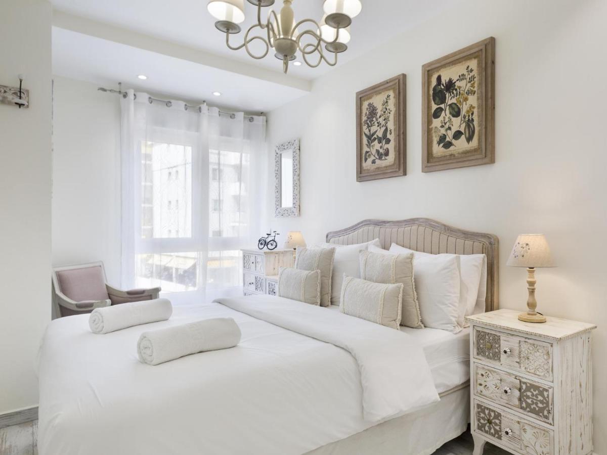Sitges Spaces Mediterranean Apartments 5 Bedrooms, 4 Bathrooms, 75M2 Terrace, Centre Sitges- Sleeps 11 Ngoại thất bức ảnh